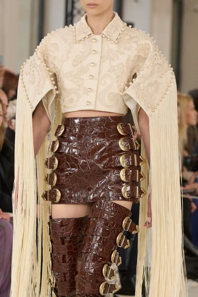 Look 48